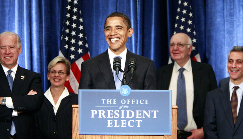 KLAR FOR FORANDRING: Barack Obama, Jo Biden og Rahm Emanuel h�per � kunne sett i gang med endringer raskt etter at de tar over makta. Foto: REUTERS/Jason Reed/Scanpix