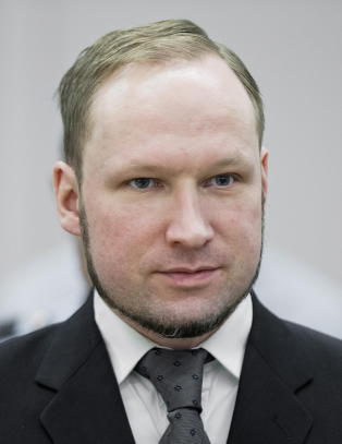 Fengselet nekter Breivik å sende brev, mener han prøver å etablere terrornettverk