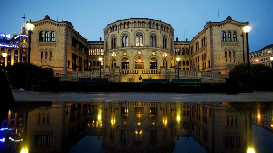 KAN RASE: Stortinget b�r sikres, mener ingeni�r. Foto: Kyrre Lien / SCANPIX