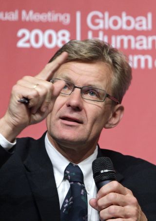 Jan Egeland (bildet) er direkt�r i NUPI, Mariano Aguirre er direkt�r ved Det norske fredsbyggingssenter, NOREF. De skriver sammen dagens Agenda i Dagbladet. Foto: SCANPIX/AP
