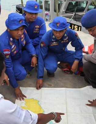 AirAsia-flyet forsvant sporl�st - her leter de etter det savnede flyet