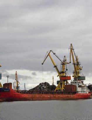 N�dsignaler fra skip med flere hundre flyktninger