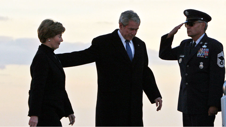 FIKK BESKJED AV KONA: Den tidligere bibliotekaren mente George W. Bush brukte et spr�k som ikke passet for en president. Foto: REUTERS/Jim Young/Scanpix