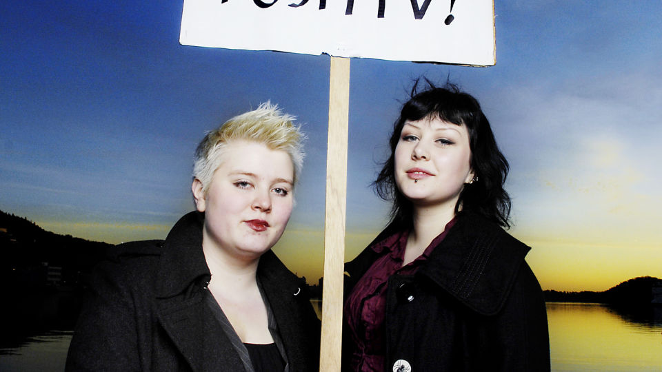 KOMMENTERER JOURNALISTENE: Ida Jackson (til venstre) har publisert en anmeldelse av alle journalistene som har intervjuet henne om boka hun har skrevet sammen med Maren Kristiane Solli. Foto: LARS MYHREN HOLAND