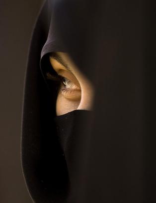 Irans vokterråd avviser omstridt hijab-reform