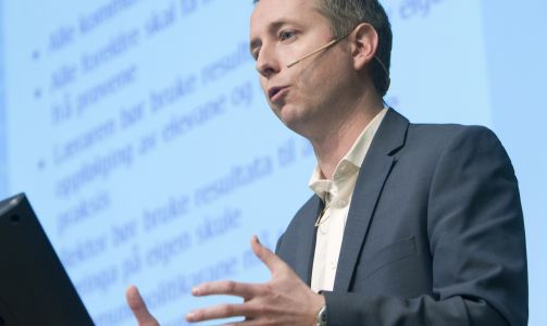 HELDAGSSKOLE: Kunnskapsminister B�rd Vegar Solhjell (SV) vil bruke 6 til 8 milliarder kroner p� en reform som skal utvide barnas skoledag.