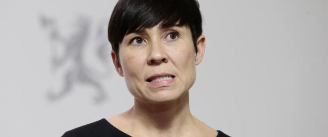 Forsvaret solgte marinefartøy til privat våpenhandler - forsvarsministeren får ikke vite salgssummen
