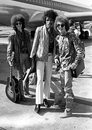 LEGENDARISK TRIO: The Jimi Hendrix Experience fotografert p� Heathrow i august 1967. F.v. Noel Redding, Jimi Hendrix og Mitch Mitchell. Foto: PETER KEMP/AP/SCANPIX