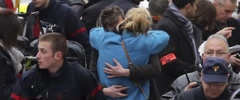 Paris-politiet sikrer omstridt forfatters forlag etter angrepet