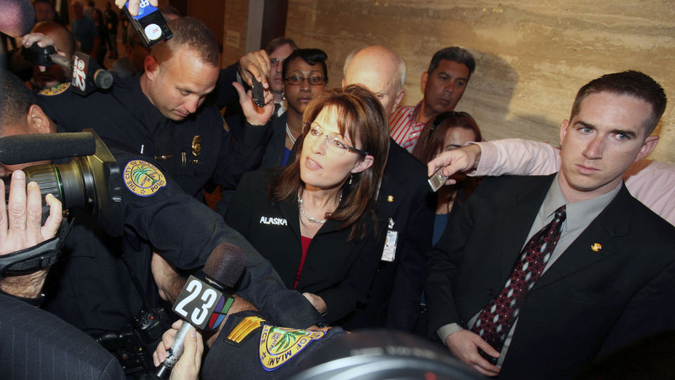 HAR BEGYNT � SNAKKE UT: Sarah Palin er fortsatt i s�kelyset etter valgkampen. Foto: AP/John Watson-Riley/Scanpix