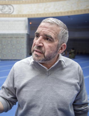 Da imamen oppfordret folk å stemme i det franske valget, raste den terrormistenkte ut av moskeen