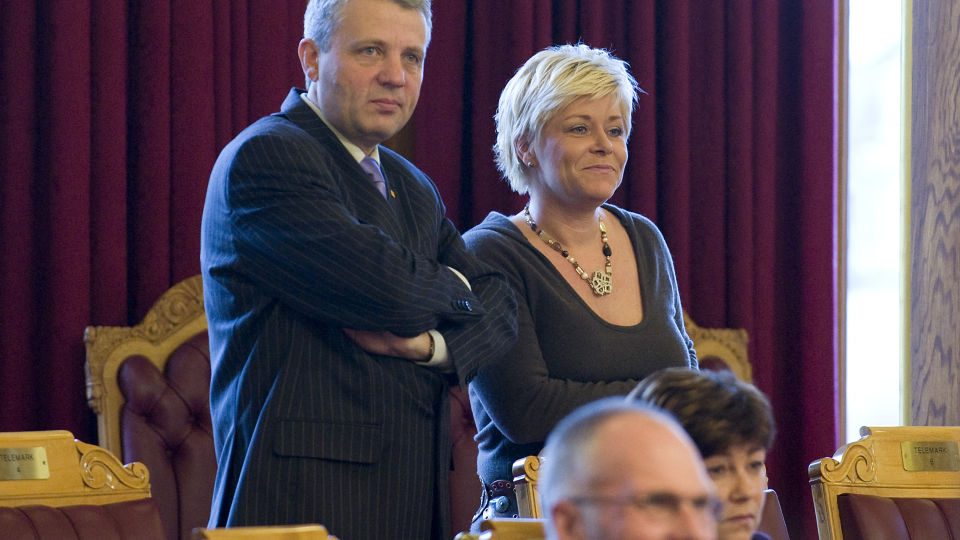OSLO 20081112:
Krf-leder Dagfinn H�ybr�ten og FrP formann Siv Jensen under under den muntlige sp�rretimen i Stortinget onsdag. 
Foto: Heiko Junge / SCANPIX
