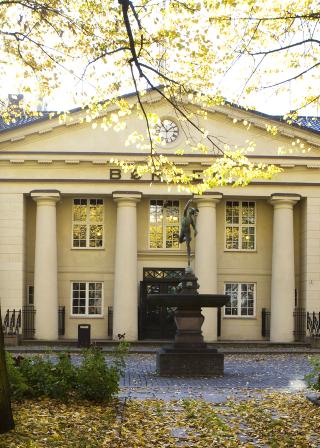- GJELDER ALLE B�RSNOTERTE: If�lge Eva Joly bruker alle b�rsnoterte selskaper i Norge skatteparadiser. Foto: Berit Roald / SCANPIX