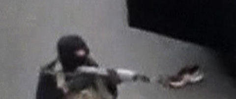 - Et titall terrormistenkte pågrepet i Paris i natt