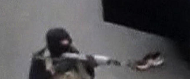 - Et titall terrormistenkte pågrepet i Paris i natt