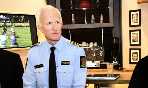 VILLE AKSJONERE: Stasjonssjef K�re St�len ved Gr�nland politistasjon. Foto: Jarl Fr. Erichsen / SCANPIX .