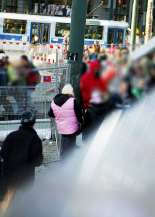OSLO S: Store deler av hovedstadens l�se fugler og narkomane holder til ved t-bane-utgangen p� Oslo S, Skippergata og i Sentralstasjonsomr�det. 
Foto: Sara Johannessen / SCANPIX