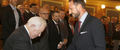 Kronprinsen og Erna markerer jubileum i Auschwitz