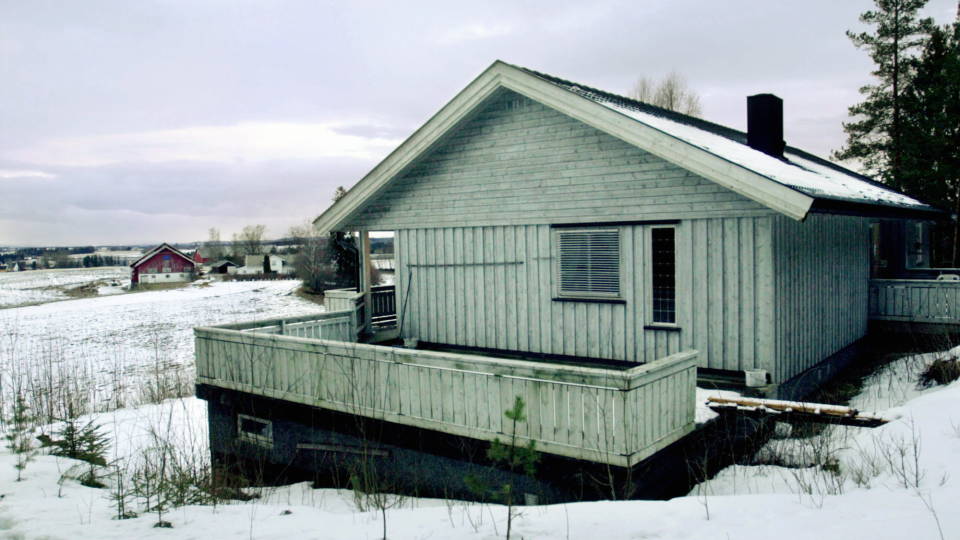 2002: Det var stille rundt k�rboligen p� Orderud g�rd ettermiddagen etter at juryens kjennelse i Orderud-saken ble offentliggjort.
Foto: Thomas Bj�rnflaten / SCANPIX