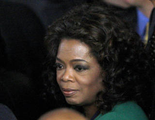 I FARE: Oprah Winfrey er en av kjendisene som har st�tt i fare for � miste hjemmet sitt i brannen. Foto: REUTERS/Jim Young/SCANPIX