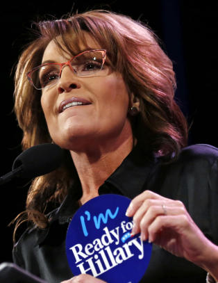 Hillary-støttespillere takker Sarah Palin etter at hun omtalte Obama som en bortskjemt, «forvokst gutt»