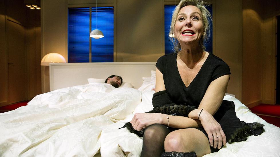 linn skåber naken erotiske spill linn skåber naken erotiske spill