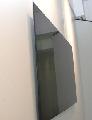 TV-en enda tettere p� veggen