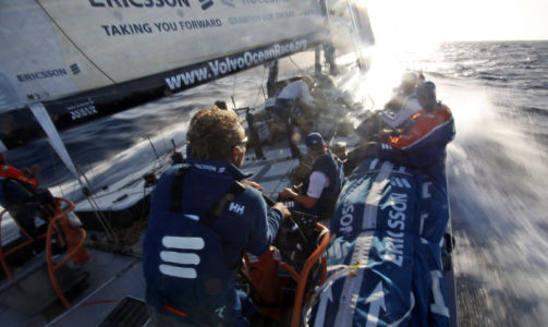 TRUFFET AV MONSTERB�LGE: Ericsson Nordic-b�ten. Foto: Gustav Morin/Ericsson Racing Team/Volvo Ocean Race