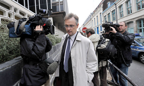 FORSVAREREN: Advokat Charles Edouard Mauger forsvarer den muslimske kvinnen hvis ekteskap ble annulert fordi hun ikke var jomfru. N� er den sterkt kritiserte dommen opphevet. Foto: Philippe Huguen