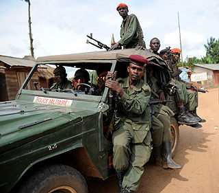 VIKENDE FRONT  Regjeringsstyrkene er p� vikende front i �st-Kongo. Foto: AFP PHOTO / Roberto SCHMIDT