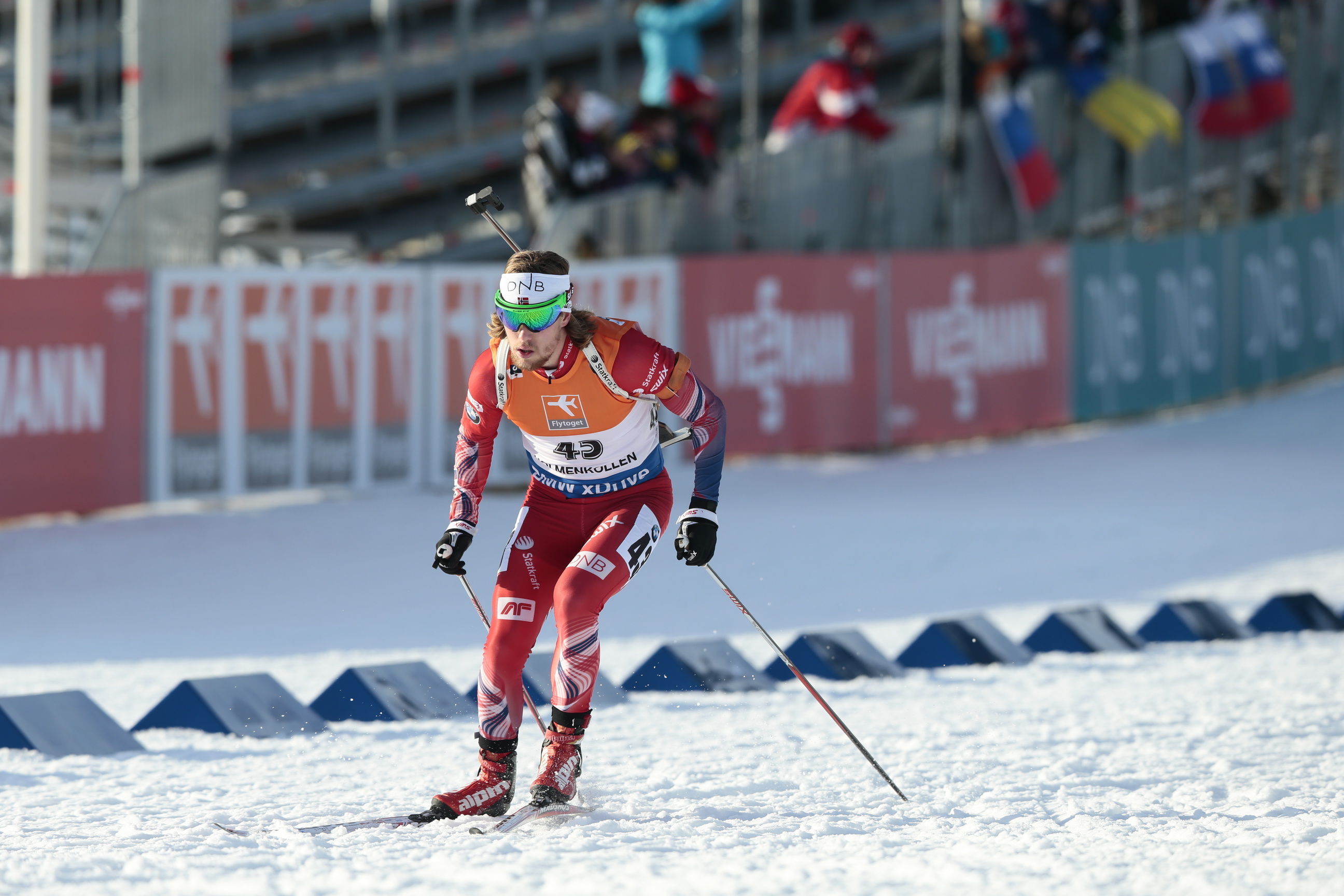 <b>PÅ VEI UT:</b> Erlend Bjøntegaard kjemper om en VM-plass. Da må han levere i dagens renn. Her på vei ut fra start.