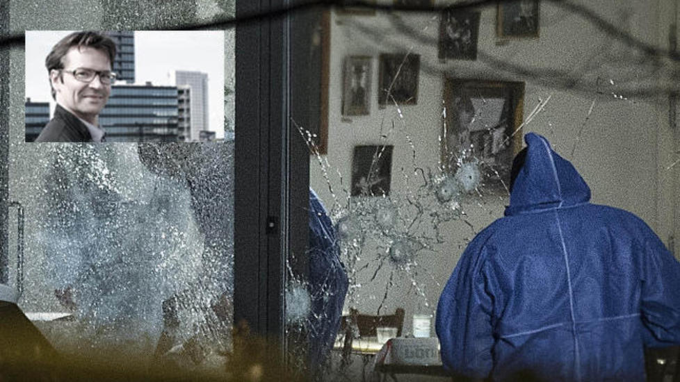 DREPT: Filmregissør Finn Nørgaard (innfelt) ble drept av terroristen som i går ettermiddag slo til mot kulturhuset «Krudttønden». Foto (innfelt): Filmselskabets hjemmeside / Denmark topshots. DREPT: Filmregissør Finn Nørgaard (innfelt) ble drept av terroristen som i går ettermiddag slo til mot kulturhuset «Krudttønden». Foto (innfelt): Filmselskabets hjemmeside / Denmark topshots.