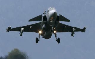 LITEN MEN SYNLIG: Svenskenes Gripen. Foto: Scanpix