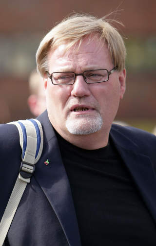 SMERTELIG NEDERLAG Rolf Reikvam (SV) er rystet over jagerflykj�pet.
Foto Tor Erik Schr�der / SCANPIX .