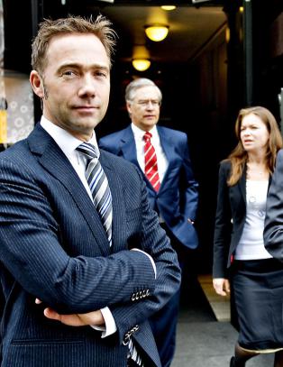 Håver inn millioner på silikonpupper og fettsuging