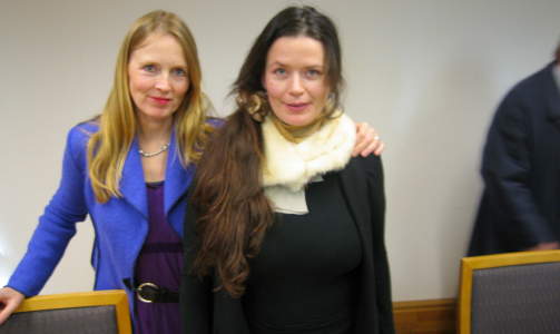 I RETTEN: Agnete Haaland med G�rild Mauseth i rettssalen.
