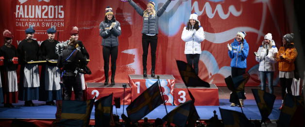 <b>GULL OG SØLV:</b> Therese Johaug kunne juble for nok en gullmedalje i Falun sentrum i kveld.