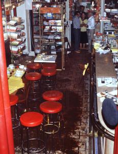Straffedømt mann (56) bosatt i Telemark er etterlyst for angrep mot jødisk restaurant i Paris