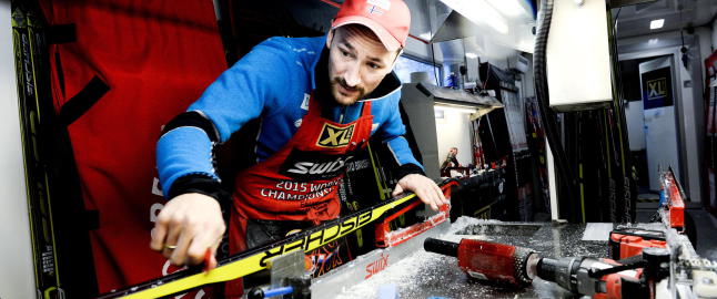 - Sist vi var her var det 30 minus. Nå er det to pluss og snøblandet regn.