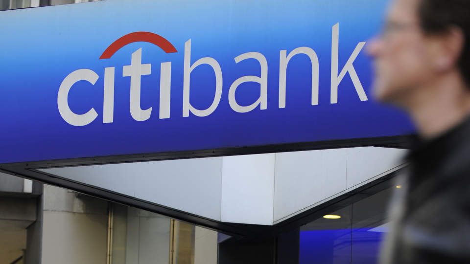 REDDET: Forrige uke stupte aksjene i Citigroup med 60 prosent. N� stepper den amerikanske regjeringen inn. SCANPIX/AFP PHOTO/Emmanuel Dunand