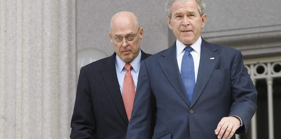 GRIPER INN:USAs president George W. Bush og finansminister Henry Paulson vil iverksette enda flere tiltak for � redde amerikansk �konomi dersom det skulle bli n�dvendig. I dag ga Bush gr�nt lys for � berge bankgiganten Citigroup med en redningspakke uten sidestykke i finanshistorien. Foto: REUTERS/Larry Downing/SCANPIX