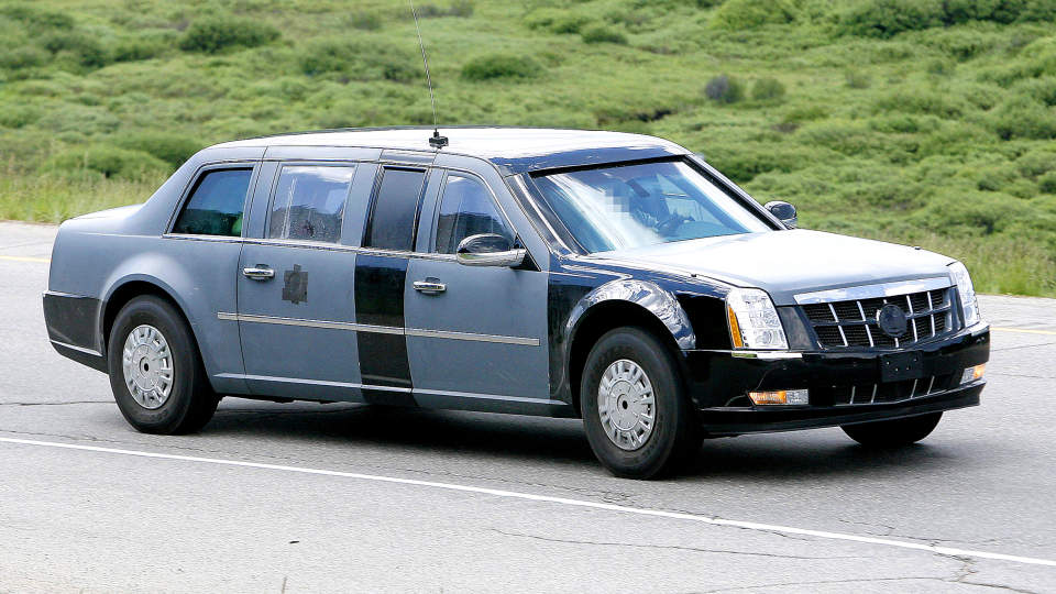 SUPERLIMOUSIN: Dette bildet er fra i sommer da den nye presidentlimousinen ble testet, og en snikfotograf fikk de f�rste bildene. Foto: Automedia/BRENDA PRIDDY AND COMPANY