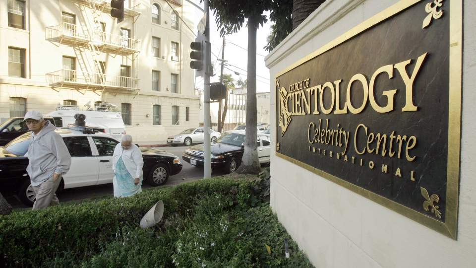 �STEDET: Det var her utenfor scientologi-kirka i Hollywood at 48-�ringen gikk til angrep p� vakter og flere personer med to samuraisverd. Mannen ble skutt og drept p� stedet. Foto: Ric Francis/AP