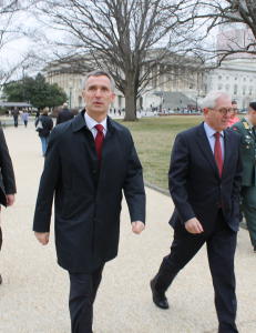 Stoltenberg får ikke møte med Obama, men avviser knute på tråden