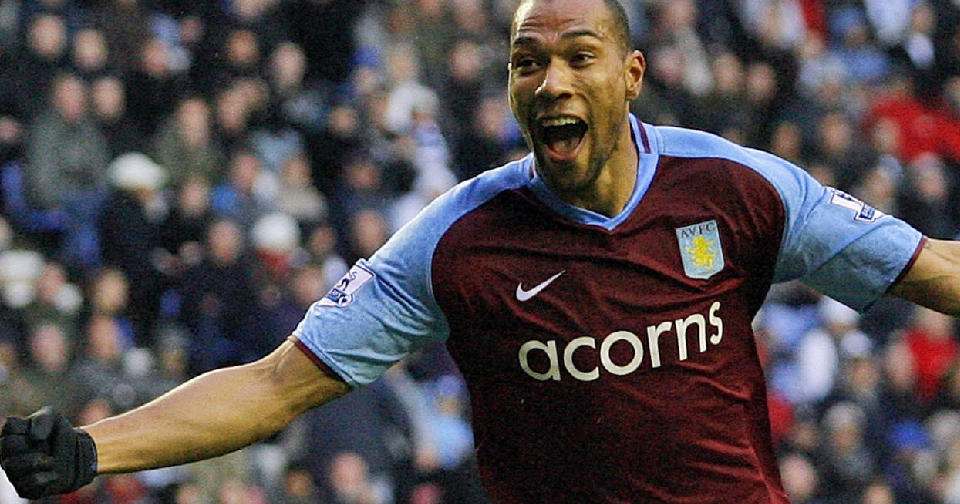 TRIVES I BIRMINGHAM: Og n� lover John Carew at han spiller for Aston Villa neste sesong ogs�.Foto: AP/Paul Thomas