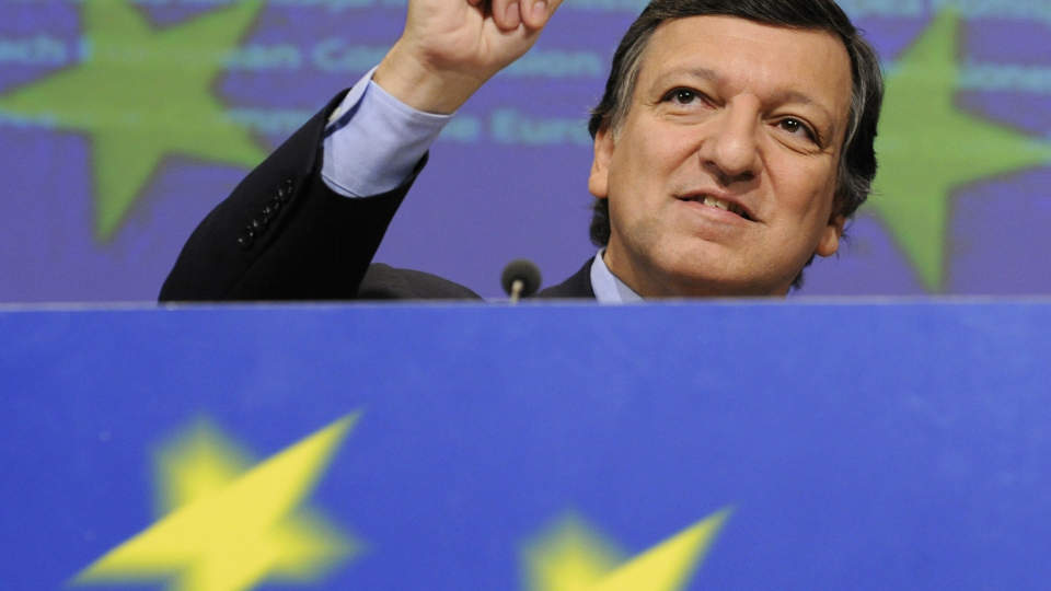 European Commission President Jose Manuel Barroso and unseen EU Economic and Monetary Affairs Joaquin Almunia give a joint press conference on European Recovery Plan for Growth and Jobs (Adoption of a comprehensive EU Recovery Action Plan for a coordinated response to the economic crisis) at the EU commission in Brussels, on November 26,  2008.  The European Commission called for a 200 billion euros (259 billion dollars) stimulus package to snap Europe's economy out of recession through spending hikes and tax breaks. AFP PHOTO JOHN THYS