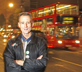 VENN: Peter Tatchell, n� parlamentskandidat for The Green Party, var en av Fashanus beste venner. - Det var homofobien som knuste livet og karrieren hans, mener han.