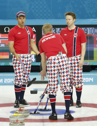 De norske curlinggutta til VM-semifinale som gruppevinner