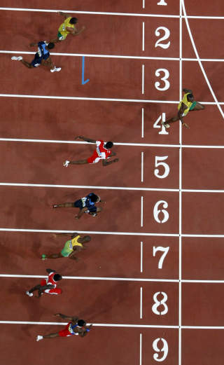 HER EBGYNNER RYKTENE: Usain Bolts maktdemonstrasjon p� 100-meteren i Beijing-OL var s� r� at mange ikke tror det var mulig uten � dope seg.Foto: REUTERS/Kim Kyung-Hoon/SCANPIX