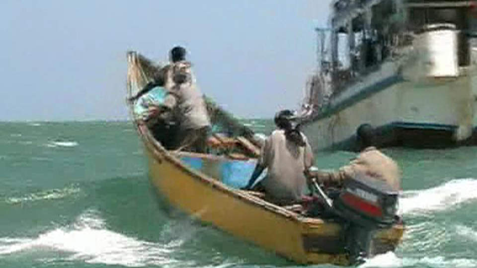 L�SLOT LIBANESISK LASTESKIP:  Det libanesiske lasteskipet Sea Horse, skal v�re l�slatt. Her er piratene avbildet utenfor Somalia. Foto: SCANPIX/ REUTERS/Reuters TV (SOMALIA)